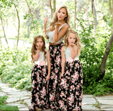 Robe mère fille fleurie blanche et noire